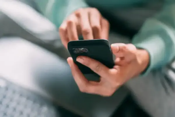 Cẩn thận! Các vụ lừa đảo qua tin nhắn SMS giả mạo vé phạt đậu xe đang gia tăng.